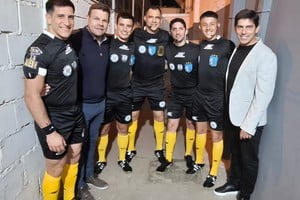 Profesionales. Manduca, Rodríguez, Urbani, Córdoba, Bonnin, Castellanos y Gustavo Rossi. Foto: Gentileza