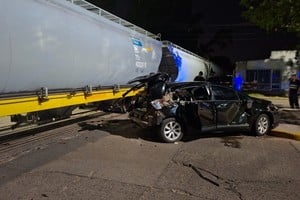 Choque con suerte en el cruce ferroviario de Galicia y Gral Paz. Foto: Gentileza