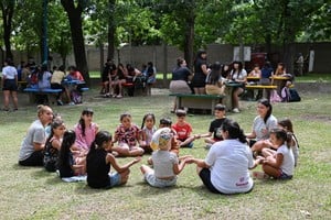 La propuesta impulsada por el Municipio y la Provincia ofrece actividades recreativas y educativas para niños y niñas de 4 a 12 años durante el receso escolar.