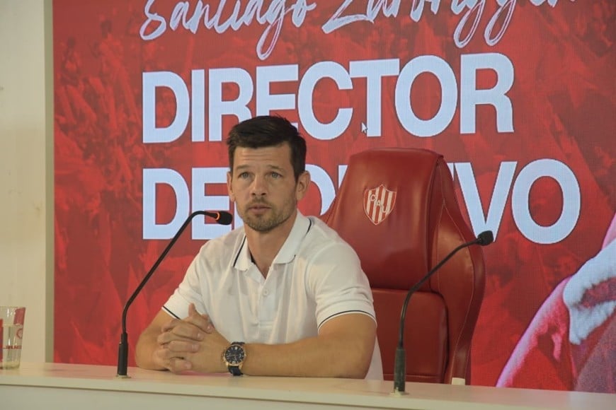 El valesano presentó al equipo de trabajo que lo acompañará.