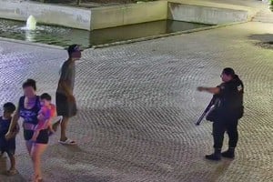 Los hechos quedaron registrados en las cámaras de seguridad del municipio.