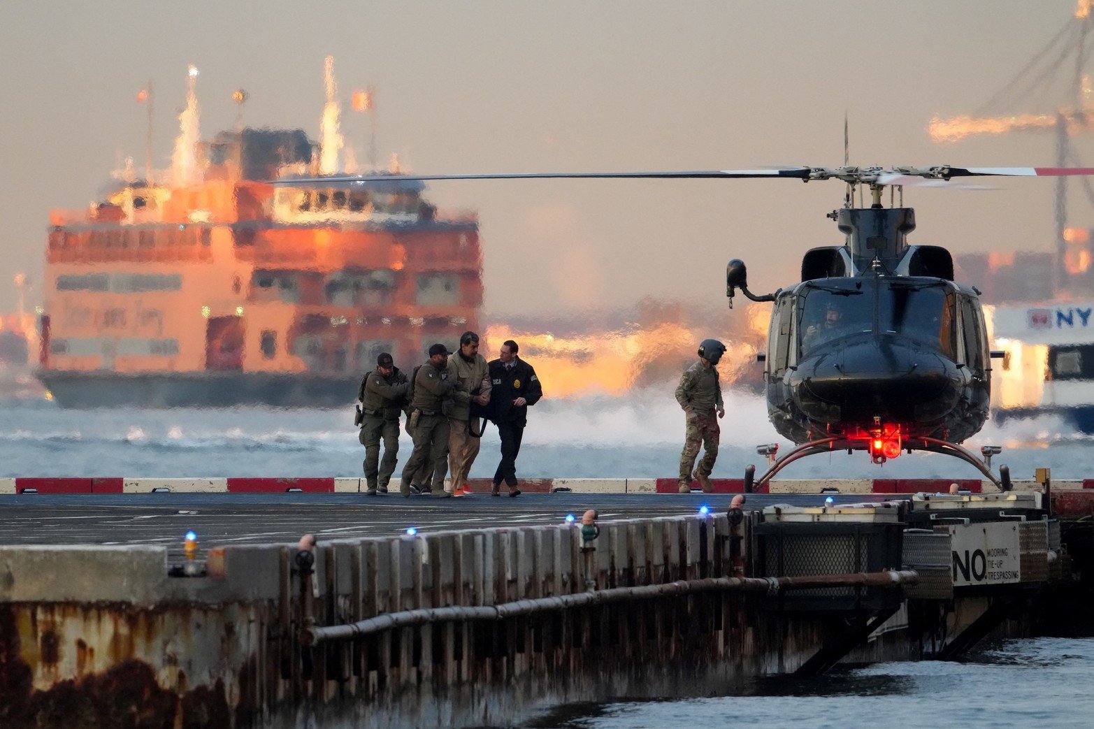 Maduro es llevado de declarar.