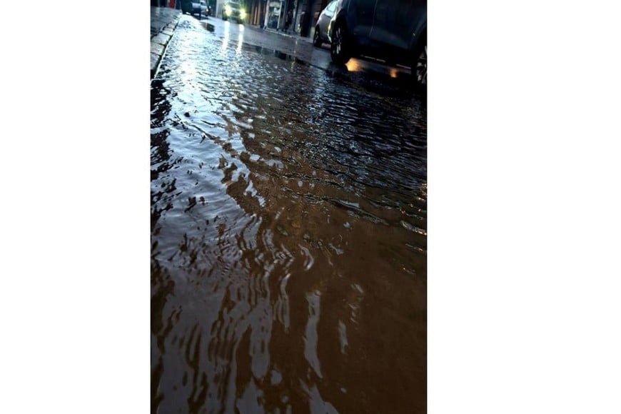 La rotura del caño generó un escenario caótico