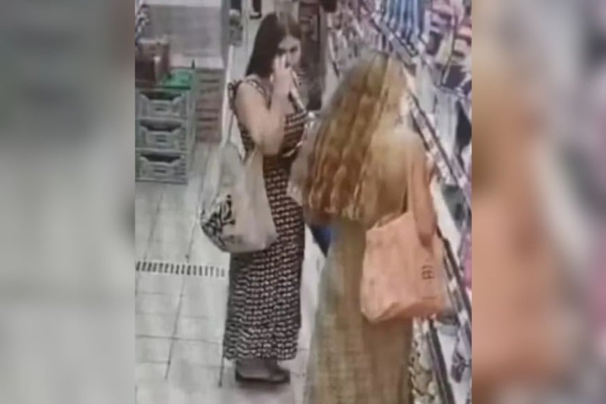 Dos mujeres españolas también fueron arrestadas por delitos similares.