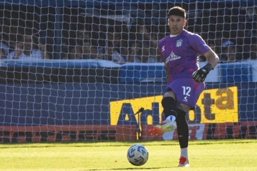 Con 1.92 de estatura, Mansilla impone su presencia debajo de los 3 palos.