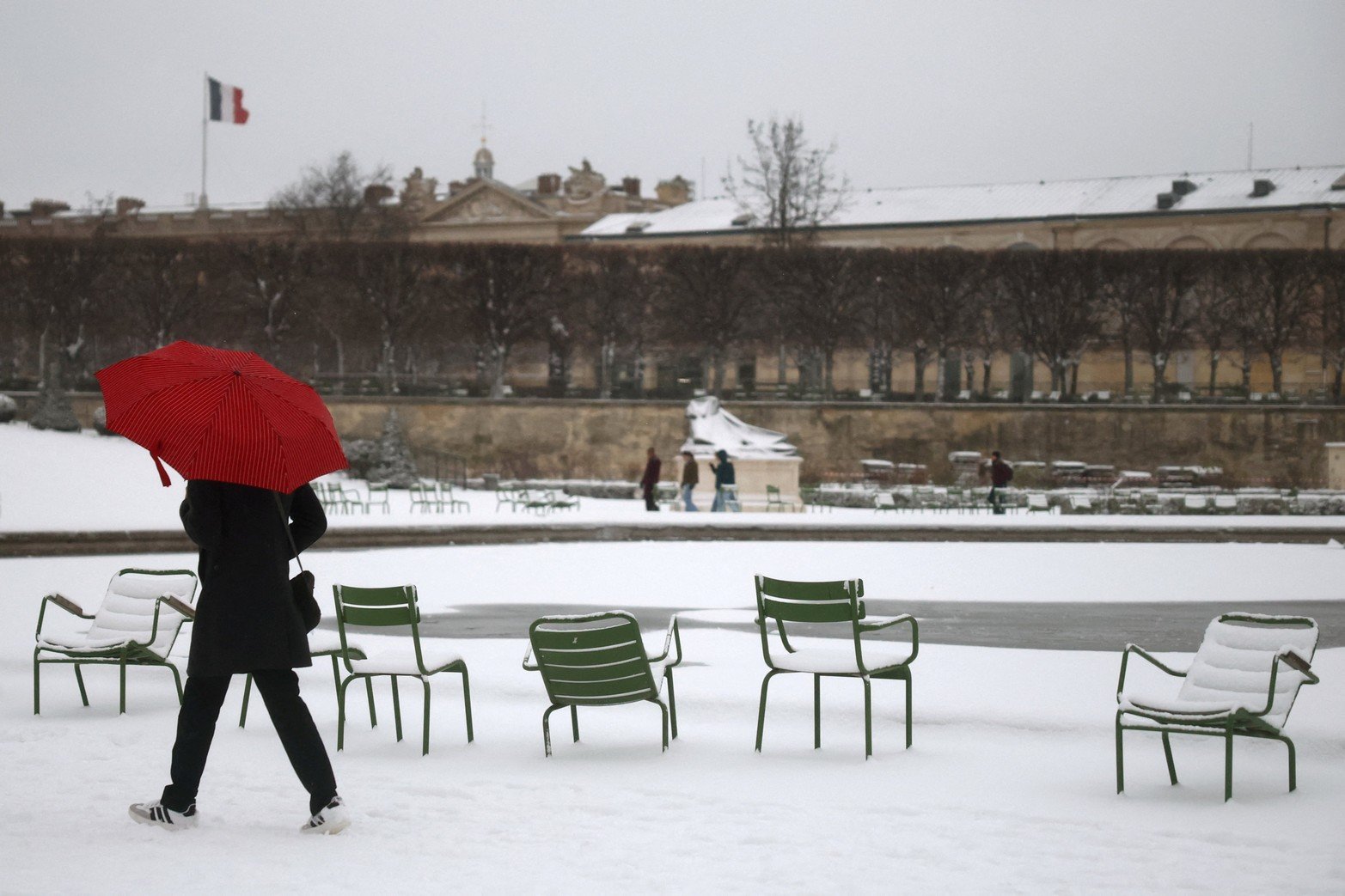 El Jardín de las Tullerías, otro punto turístico cubierto de nieve.
