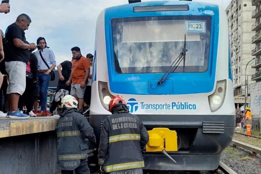 El hecho se produjo cuando el tren circulaba en sentido hacia el centro porteño