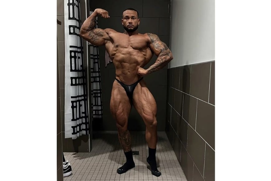 Morris construyó una presencia activa en redes sociales