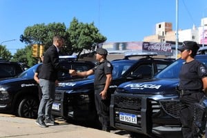 Provincia entregó 18 nuevas camionetas policiales para reforzar el patrullaje en localidades del Departamento Castellanos.