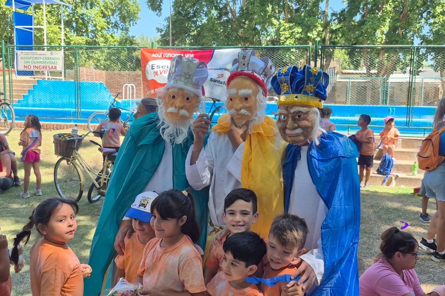 Las colonias de Casilda realizaron la bicicleteada por los Reyes Magos