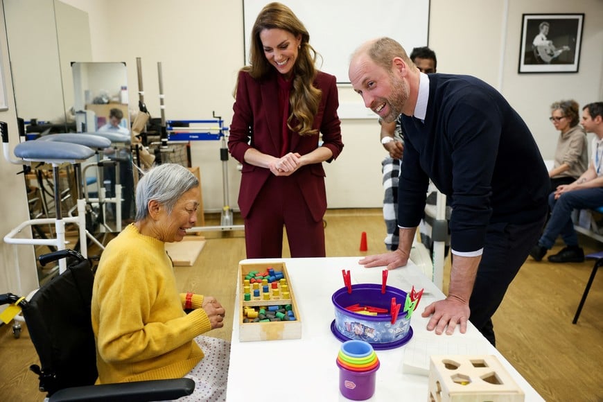 Britain's Prince William, Prince of Wales and Catherine, Princess of Wales speak to a patient at the therapy gym during a visit to Charing Cross Hospital, in London, Britain, January 8, 2026. REUTERS/Isabel Infantes/Pool
