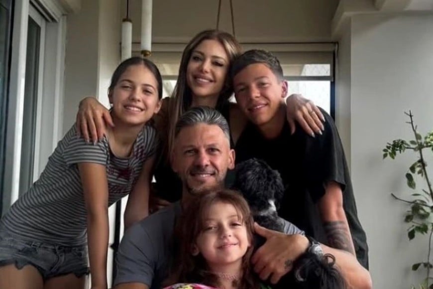 Anderson explicó que su prioridad absoluta es la contención psicológica de sus tres hijos —Bastian, Lola y Emma—.