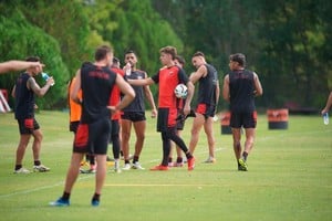 El rojinegro suma nombres y tiempo de práctica. Foto: Fernando Nicola