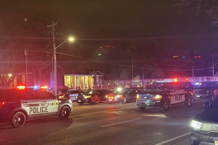 Dos personas fallecidas y al menos seis heridas