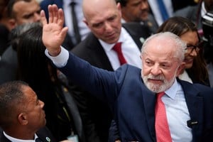 Lula firmó el veto en un acto simbólico a tres años del intento de golpe. Foto: Reuters