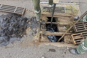 Por el alerta meteorológico, la Municipalidad de Santa Fe refuerza la limpieza de desagües