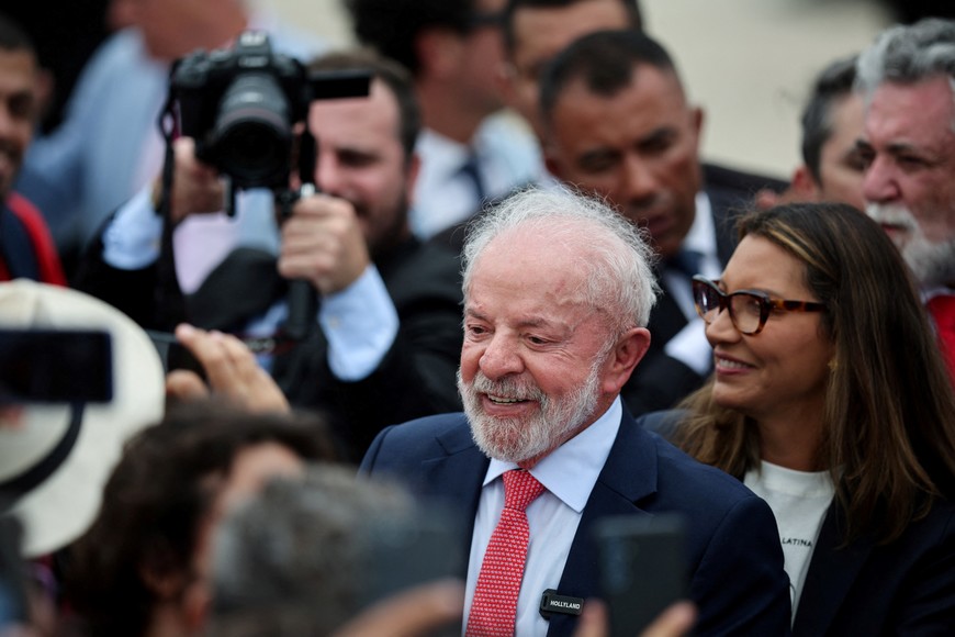 Brazil's President Luiz Inacio Lula da Silva greets supporters, after the President vetoed a bill that would reduce former President Jair Bolsonaro's prison sentence during a ceremony marking the third anniversary of Bolsonaro's failed coup attempt, in Brasilia, Brazil January 8, 2026. REUTERS/Mateus Bonomi