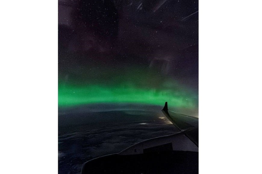 Desde la ventanilla de un avión captaron las Gemínidas, la que se considera la lluvia de meteoros más intenso del año.