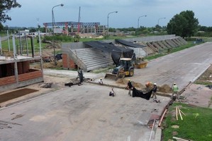 Uno de los trabajos en Santa Fe es la remodelación de la pista de atletismo del Card más la construcción de tribunas de cemento exigidas por la organización. Foto: Gobierno de Santa Fe.