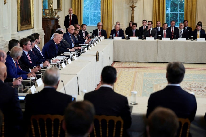 U.S. President Donald Trump, Vice President JD Vance and Secretary of State Marco Rubio attend a meeting with oil industry executives, at the White House in Washington, D.C., U.S., January 9, 2026. REUTERS/Evelyn Hockstein