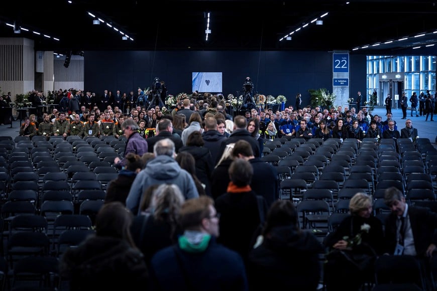 Attendees queue up to lay down white roses at the end of the official commemorative ceremony and the national day of mourning following the deadly fire at the "Le Constellation" bar in Crans-Montana at the Martigny Expo (CERM) Exhibition and Convention Centre, in Martigny, Switzerland, January 9, 2026. MICHAEL BUHOLZER/Pool via REUTERS