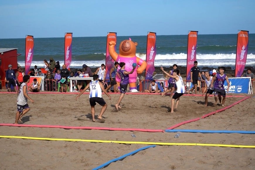 Pullaro inauguró en Mar del Plata la Playa Olímpica