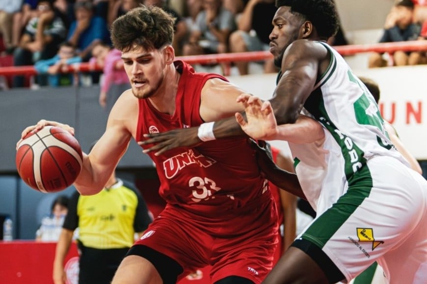 El estadounidense Vogt fue clave en ambos costados de la cancha. Crédito: LNB