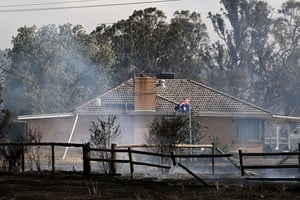 A property surrounded by burnt out land at Longwood in Victoria, Australia, January 9, 2026.    AAP/Joel Carrett/via REUTERS    ATTENTION EDITORS - THIS IMAGE WAS PROVIDED BY A THIRD PARTY. NO RESALES. NO ARCHIVES. AUSTRALIA OUT. NEW ZEALAND OUT. NO COMMERCIAL OR EDITORIAL SALES IN NEW ZEALAND. NO COMMERCIAL OR EDITORIAL SALES IN AUSTRALIA.
