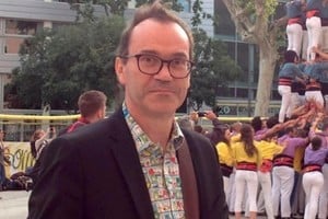 Érik Bullot, cineasta francés, además de profesor y teórico del cine. Paralelamente a su actividad como director y realizador de filmes se desenvuelve como escritor, con trabajos volcados en artículos de revistas y ensayos.