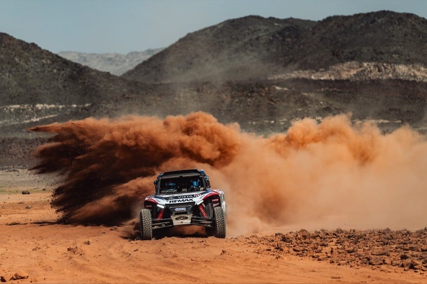 El Dakar 2026 le plantea al argentino una nueva curva de aprendizaje, con la expectativa de que la experiencia acumulada comience a rendir frutos en la segunda mitad de la carrera.