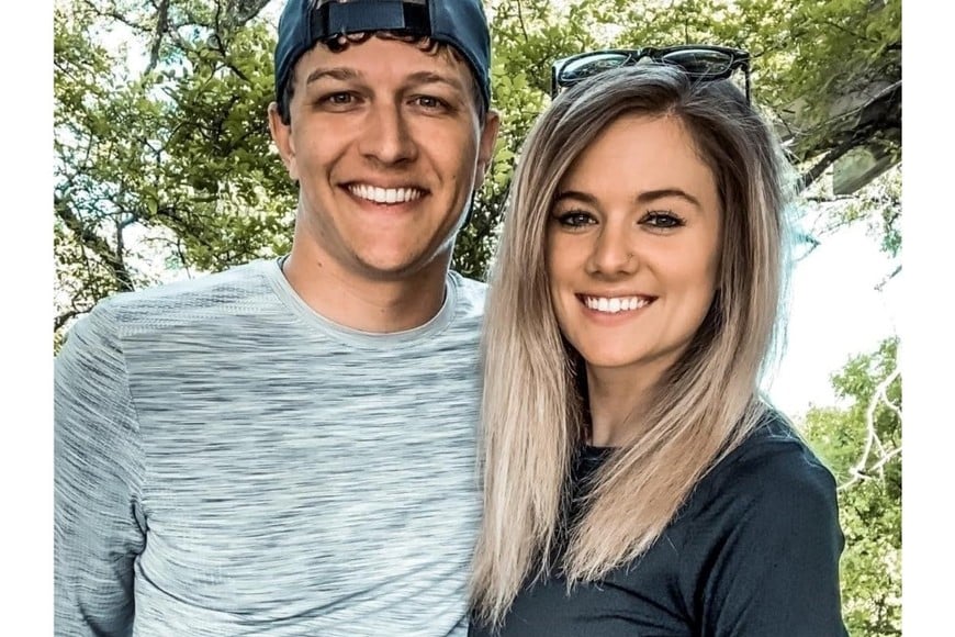 Los influencias estafaron a más de 40 familias en Texas.