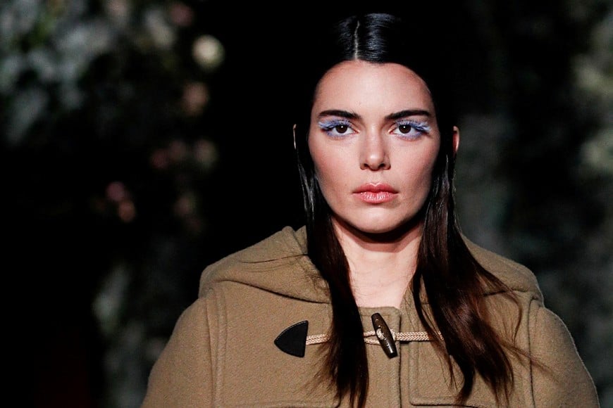 Model Kendall Jenner presents a creation from the Prada Fall/Winter 2023/2024 collection during Fashion Week in Milan, Italy, February 23, 2023. REUTERS/Alessandro Garofalo