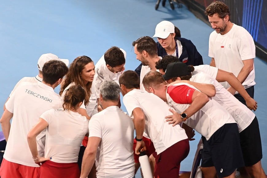 Tennis - United Cup - Semifinals - Poland v United States - Ken Rosewall Arena, Sydney, Australia - January 10, 2026
Poland players celebrate after winning their Semi Final against United States REUTERS/Jeremy Piper