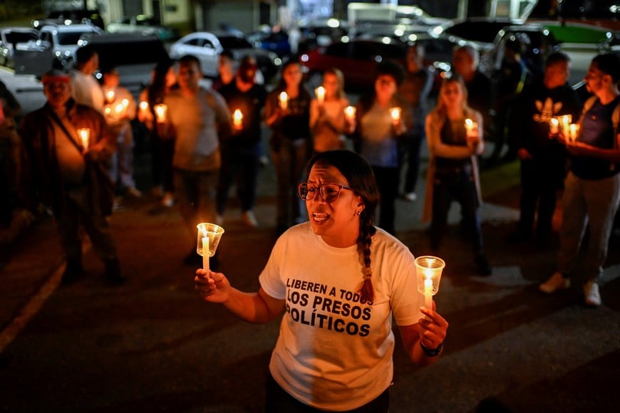 A woman wears a shirt with the phrase "Free all political prisoners" printed on it, as she takes part in a vigil asking for the release of their loved ones outside the El Rodeo prison, after Venezuela's National Assembly President Jorge Rodriguez announced that a number of both foreign and Venezuelan prisoners will be freed, in El Rodeo, Guatire, Miranda state, Venezuela January 9, 2026. REUTERS/Maxwell Briceno