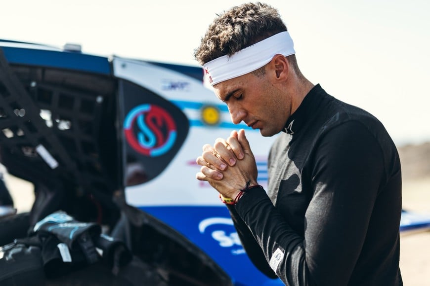 El Dakar 2026 le plantea al argentino una nueva curva de aprendizaje, con la expectativa de que la experiencia acumulada comience a rendir frutos en la segunda mitad de la carrera.