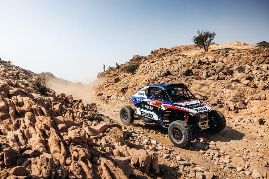 El Dakar 2026 le plantea al argentino una nueva curva de aprendizaje, con la expectativa de que la experiencia acumulada comience a rendir frutos en la segunda mitad de la carrera.