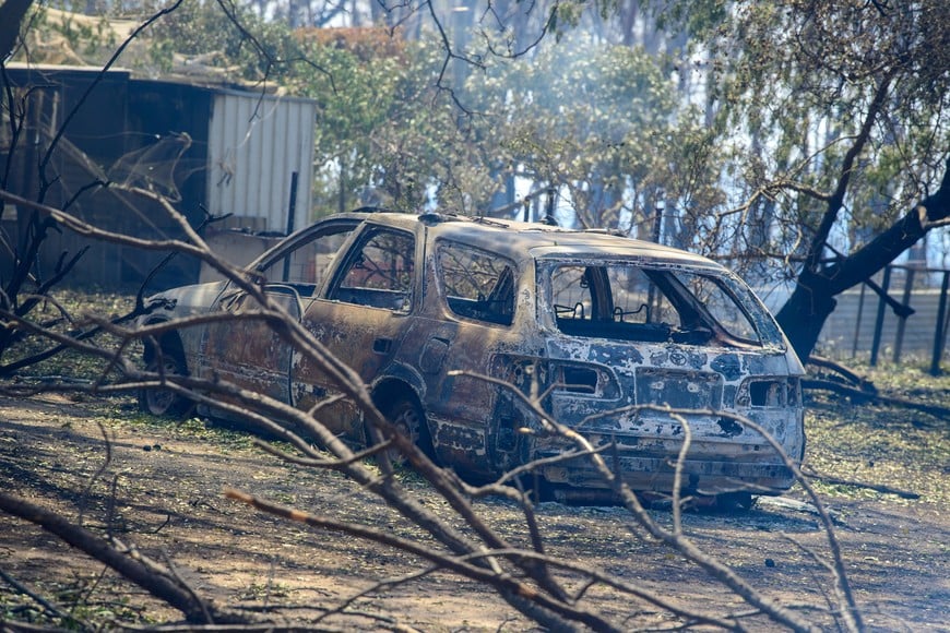 A burnt car stands at a property during a bushfire in Longwood, Victoria, Australia, January 9, 2026.  AAP/Michael Currie/via REUTERS    ATTENTION EDITORS - THIS IMAGE WAS PROVIDED BY A THIRD PARTY. NO RESALES. NO ARCHIVES. AUSTRALIA OUT. NEW ZEALAND OUT. NO COMMERCIAL OR EDITORIAL SALES IN NEW ZEALAND. NO COMMERCIAL OR EDITORIAL SALES IN AUSTRALIA.