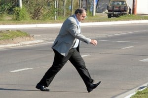 Reclamo a Poletti en plena misa. Foto: Guillermo Di Salvatore