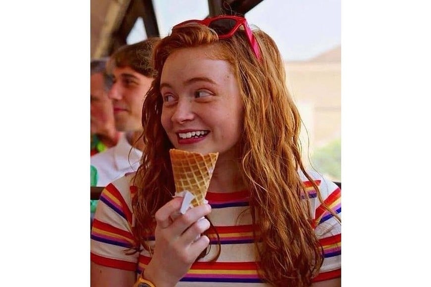 Otra "colorada" famosa: Sadie Sink le dio vida a Max Mayfield en Stranger Things.