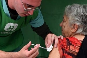 La campaña itinerante de vacunación continúa recorriendo puntos estratégicos de la ciudad