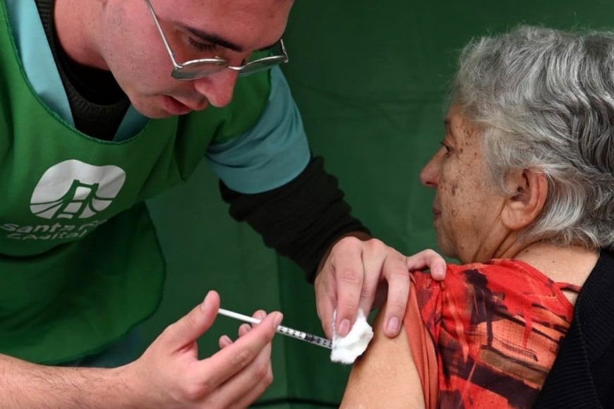 La campaña itinerante de vacunación continúa recorriendo puntos estratégicos de la ciudad