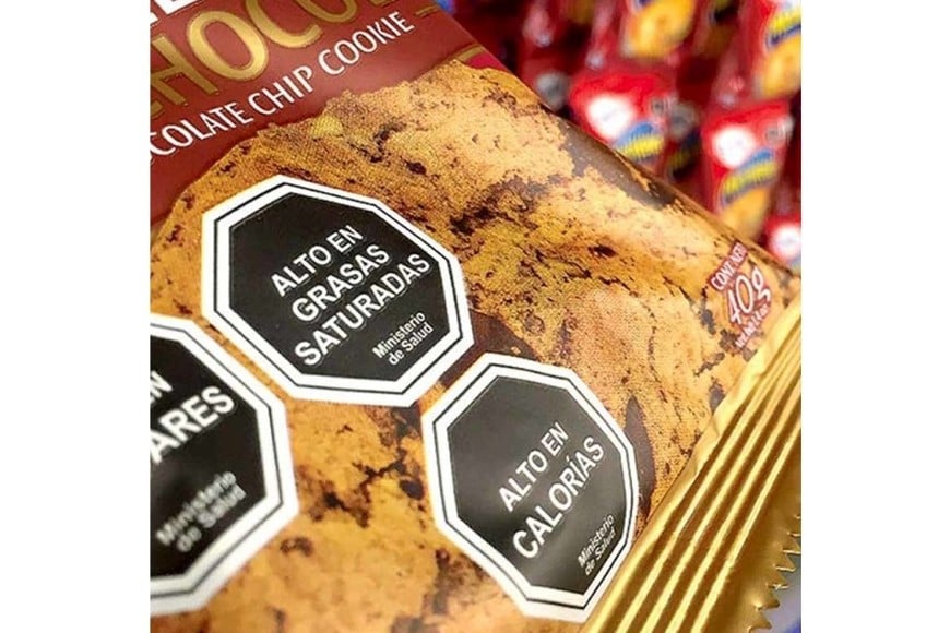 Sellos de advertencia sobre nutrientes críticos