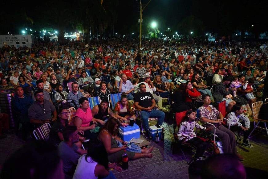La música folklórica une a todas las generaciones.