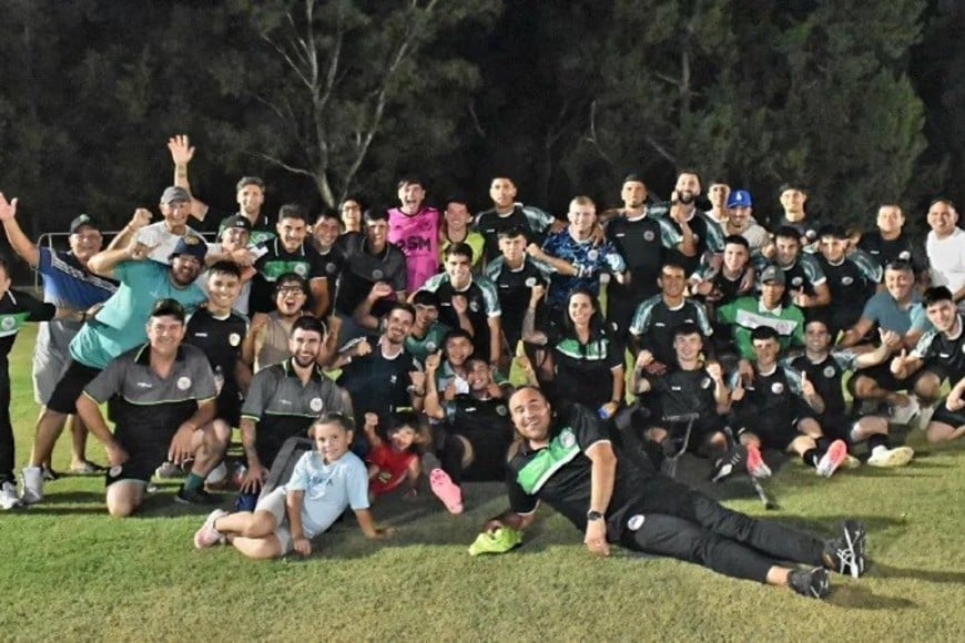 Puerto San Martín ganó por penales y festejó en Maggiolo. Foto: Prensa Puerto San Martín Fútbol