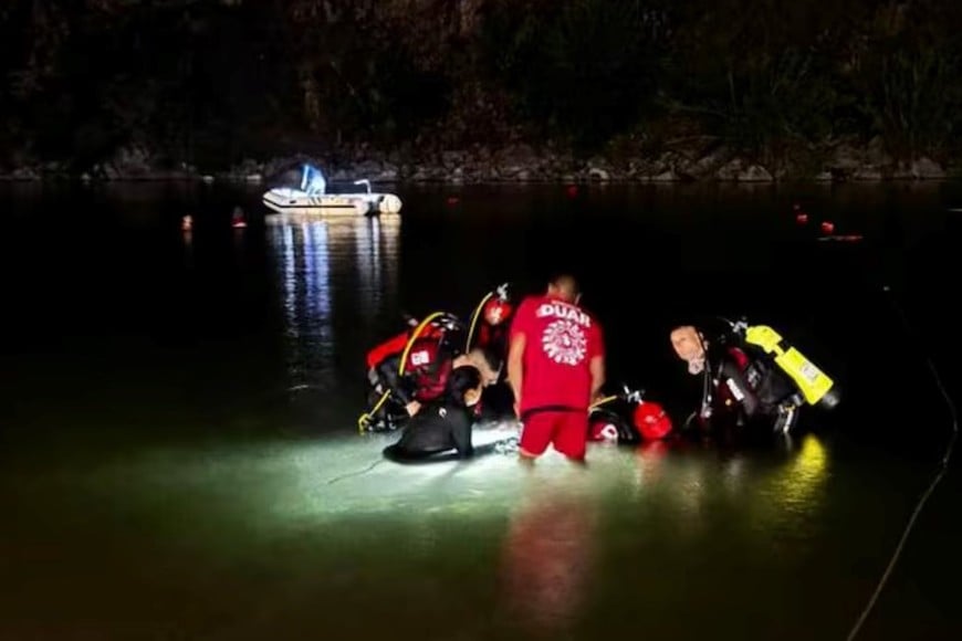 Familiares que lo acompañaban perdieron de vista al hombre mientras nadaba