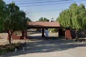 La victima fue hallada sin ropa y tapada con una sábana.