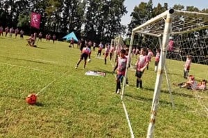 El certamen tuvo enfrentamientos directos entre 112 competidores en 4 canchas en forma simultánea.