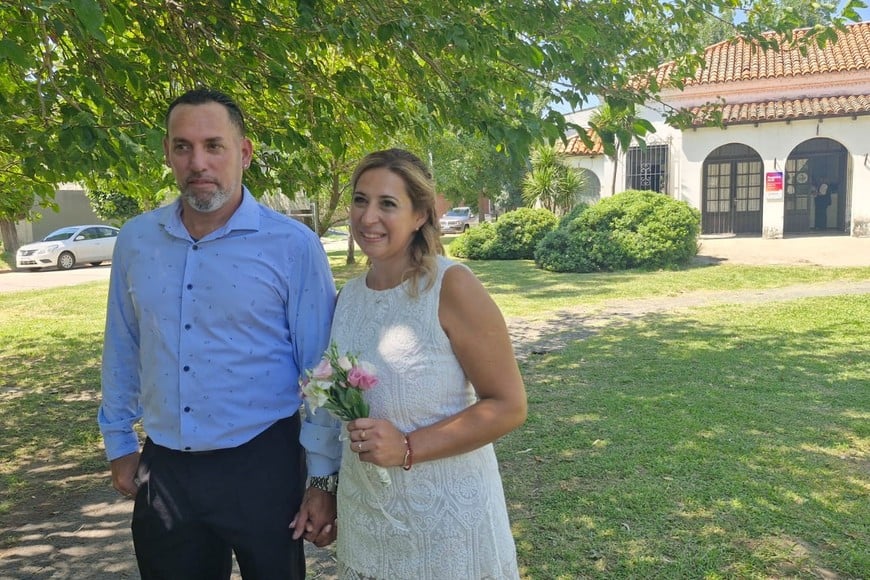 El enlace se concretó pese al corte de energía, que no opacó el clima festivo.