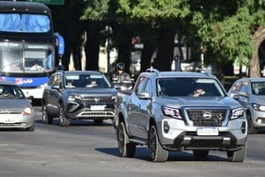 Los vehículos que circulan por la vía pública deben contar con sus chapas patente Créditos: Manuel Fabatia