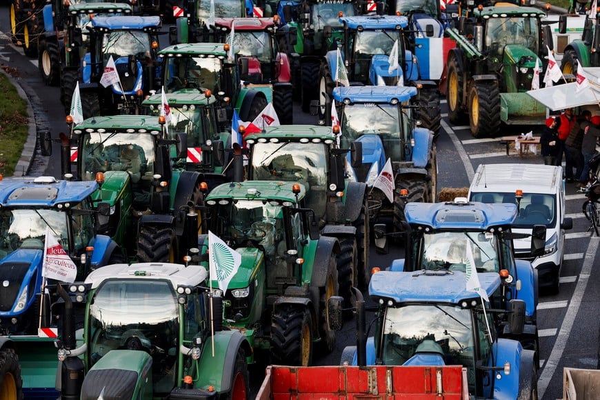 Tractors line up as French farmers protest against the EU-Mercosur free trade agreement and the French government's agricultural policy, in Paris, France, January 13, 2026. REUTERS/Benoit Tessier
